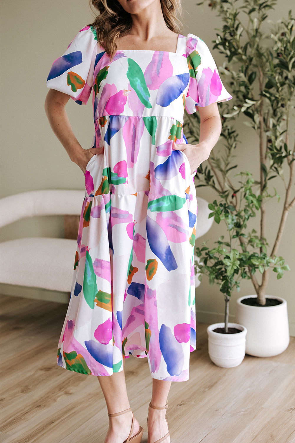 Robe midi à manches bouffantes et dos froncé à imprimé abstrait