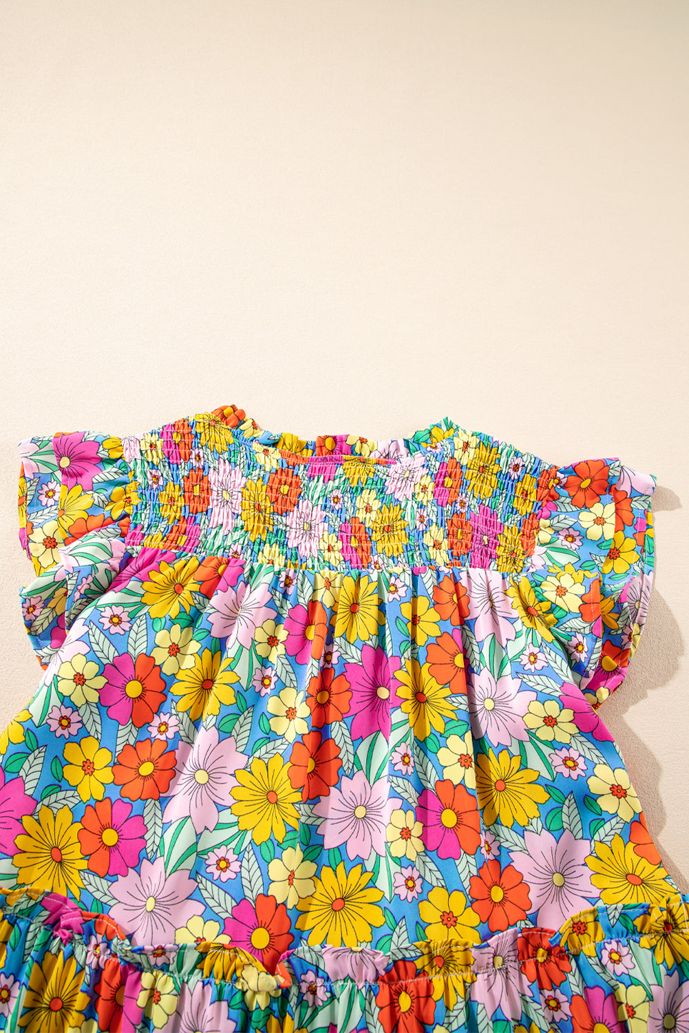 Robe courte à imprimé floral, smockée, col en V, manches flottantes