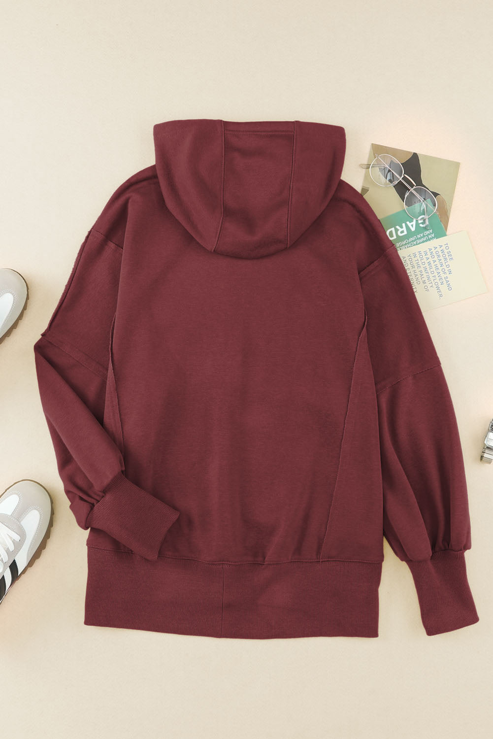 Sweat à capuche zippé à coutures exposées et bords bruts