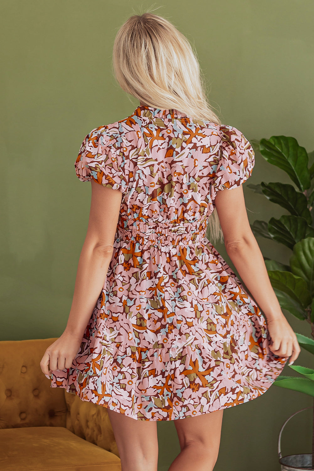 Mini-robe taille haute froncée à manches bouffantes et imprimé floral