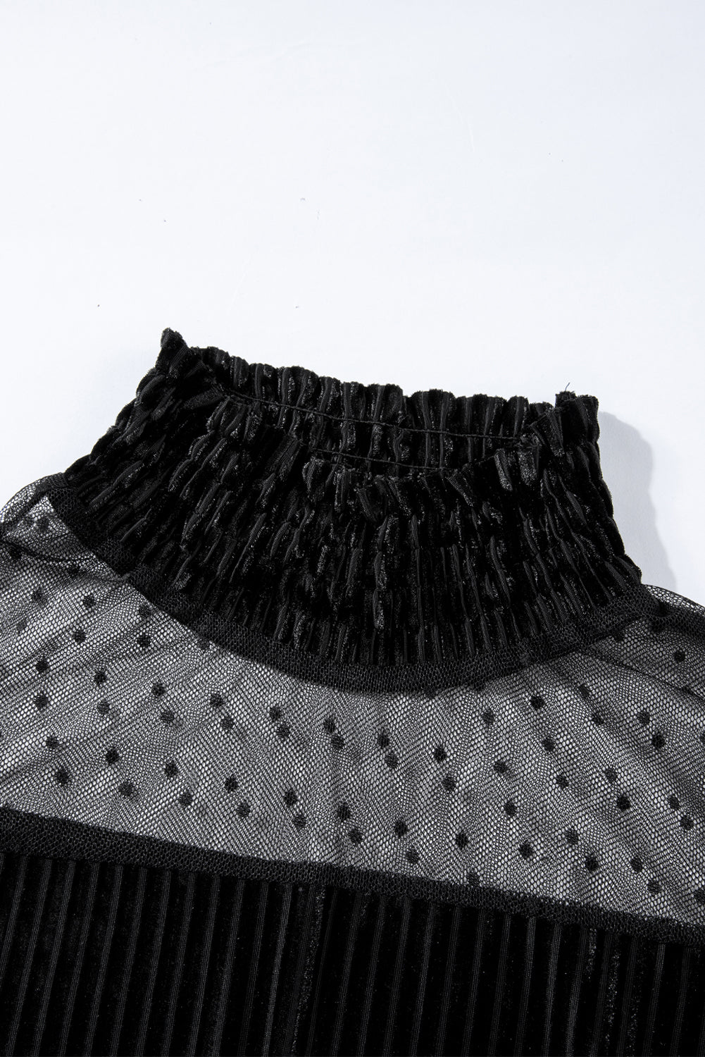 Robe rayée en maille a pois, col a volants, manches bouffantes