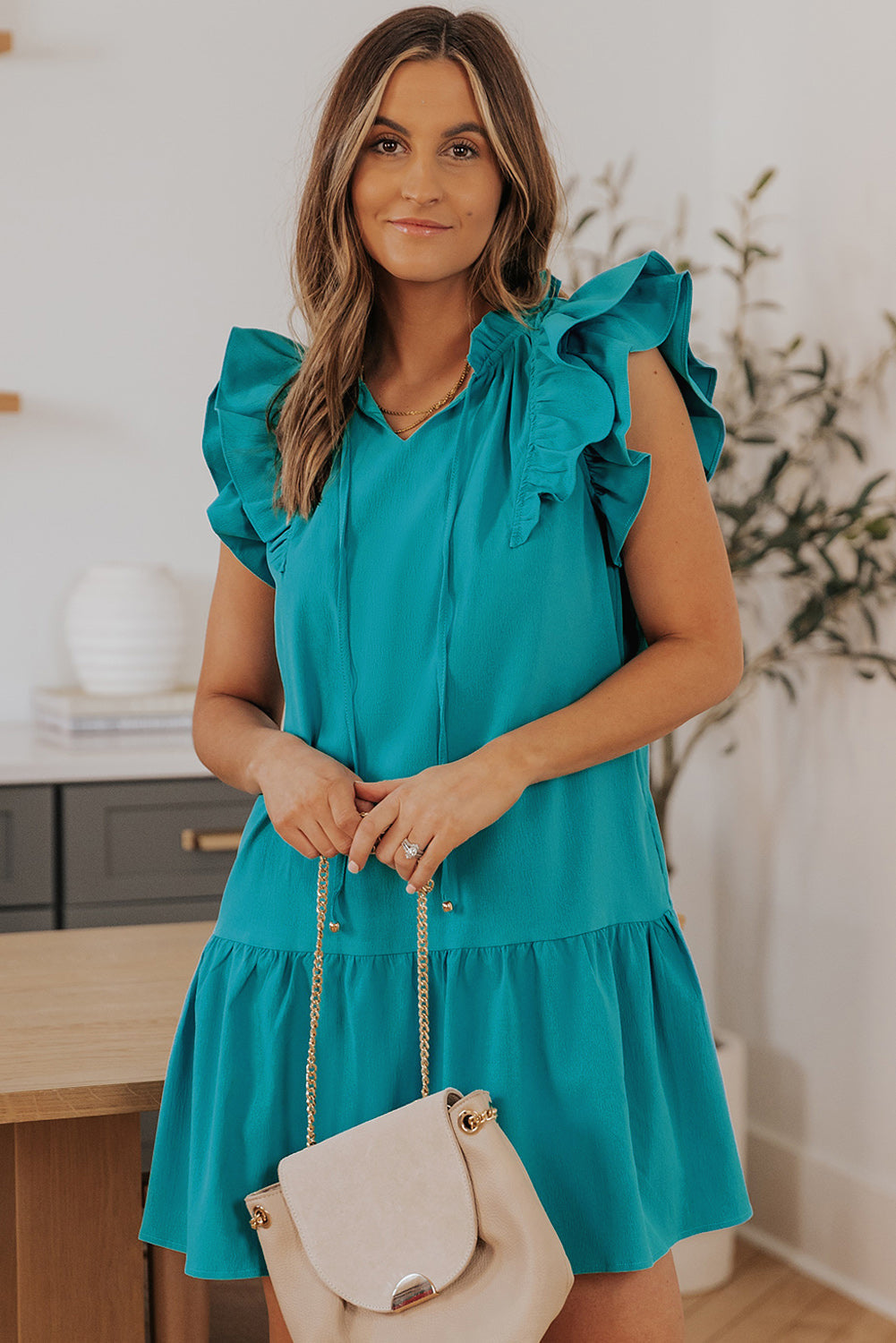 Mini-robe à manches volantées et poches