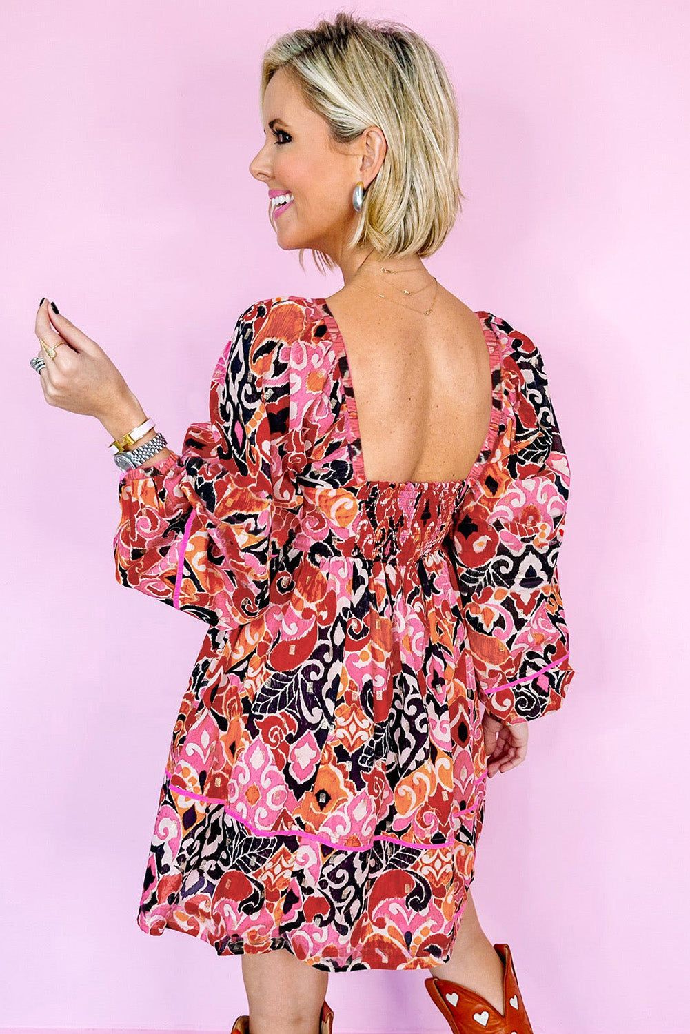 Mini-robe bohème à col carré et manches bouffantes