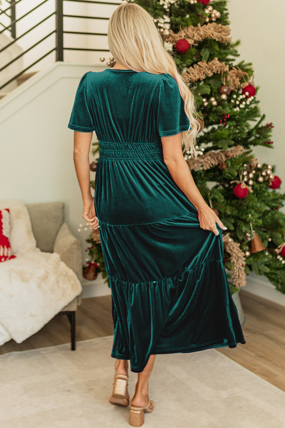 Robe longue en velours a manches courtes et taille froncée a plusieurs niveaux