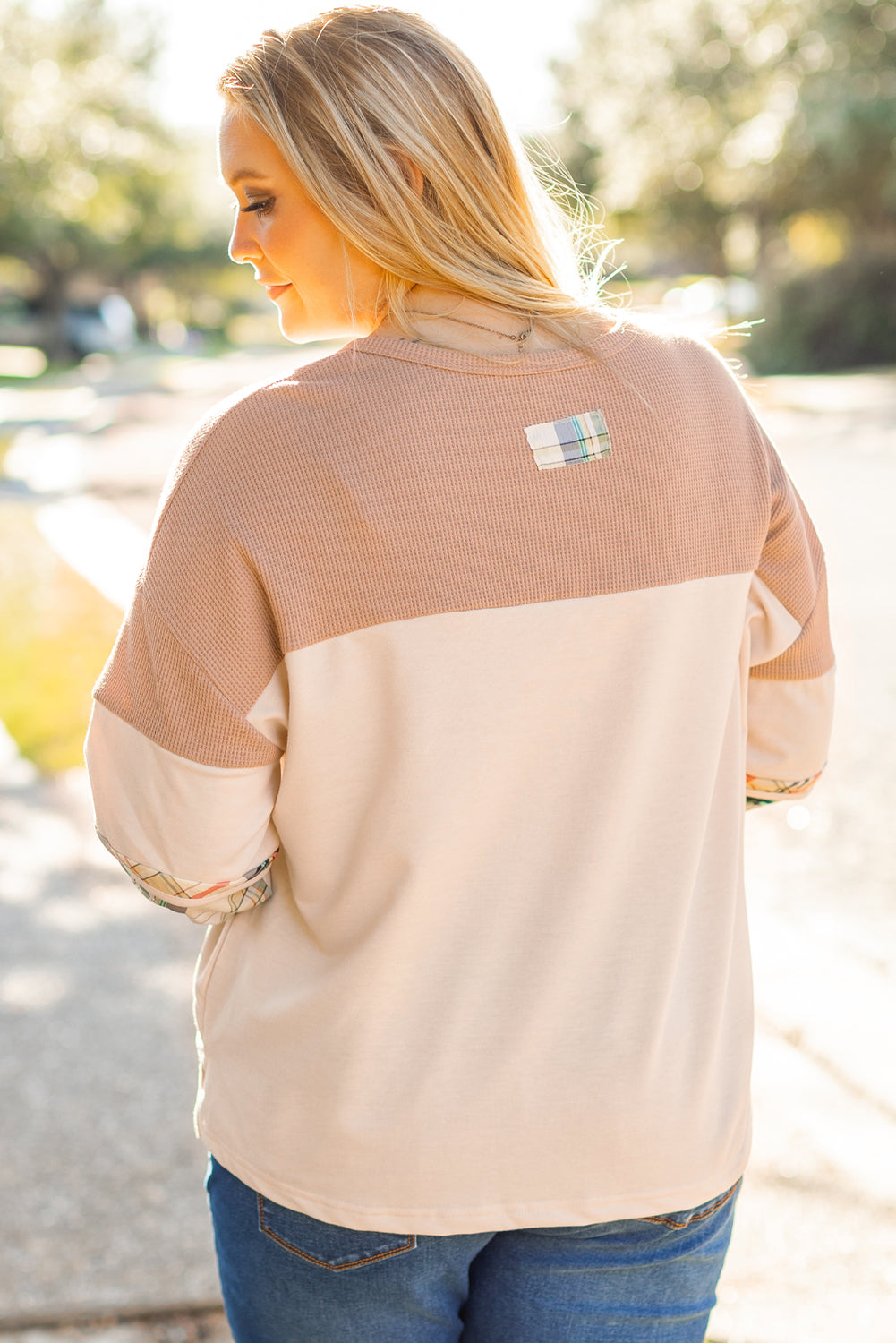 Haut Henley superposé a carreaux et patchwork de grande taille