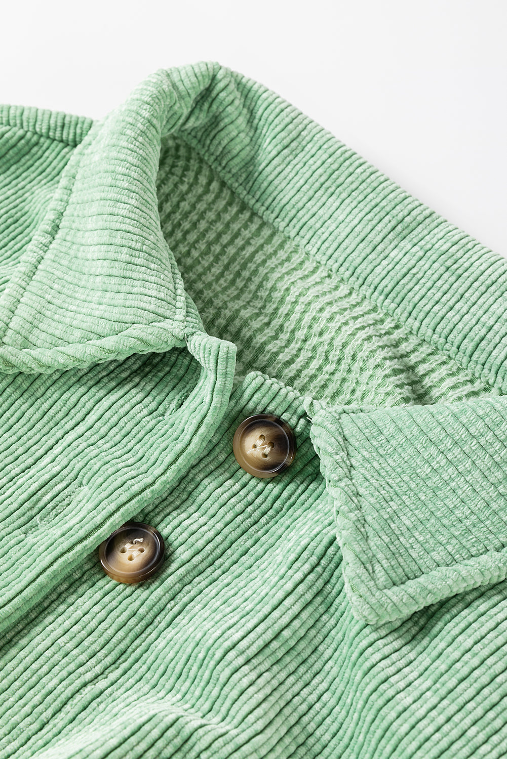 Veste en velours côtelé boutonnée avec poche plaquée