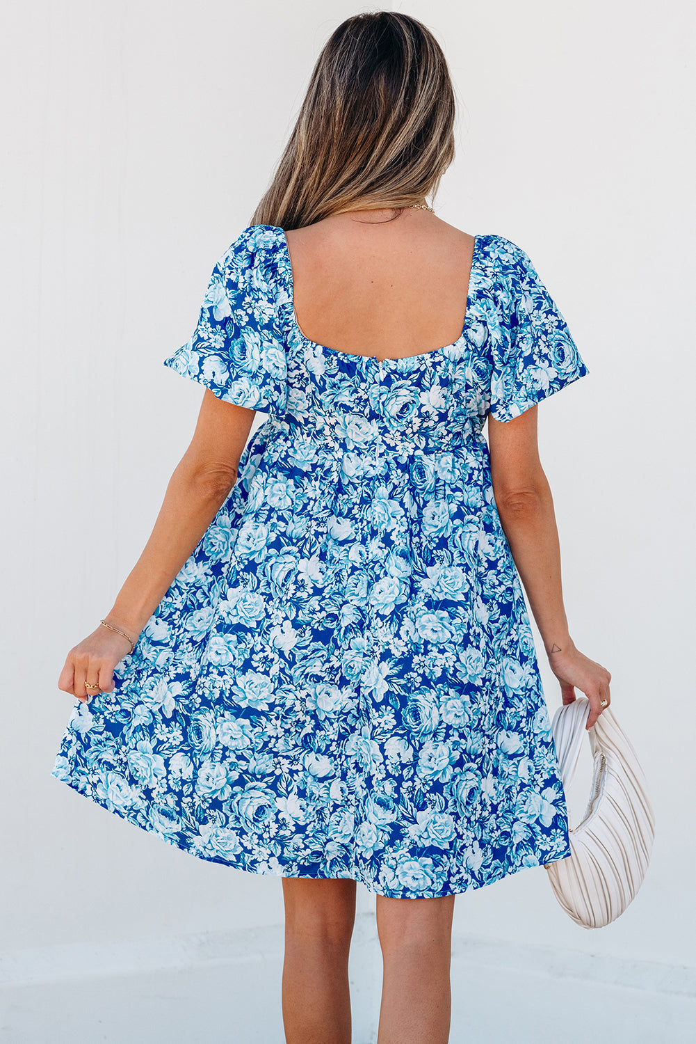Mini-robe babydoll à manches bouffantes et fleurs