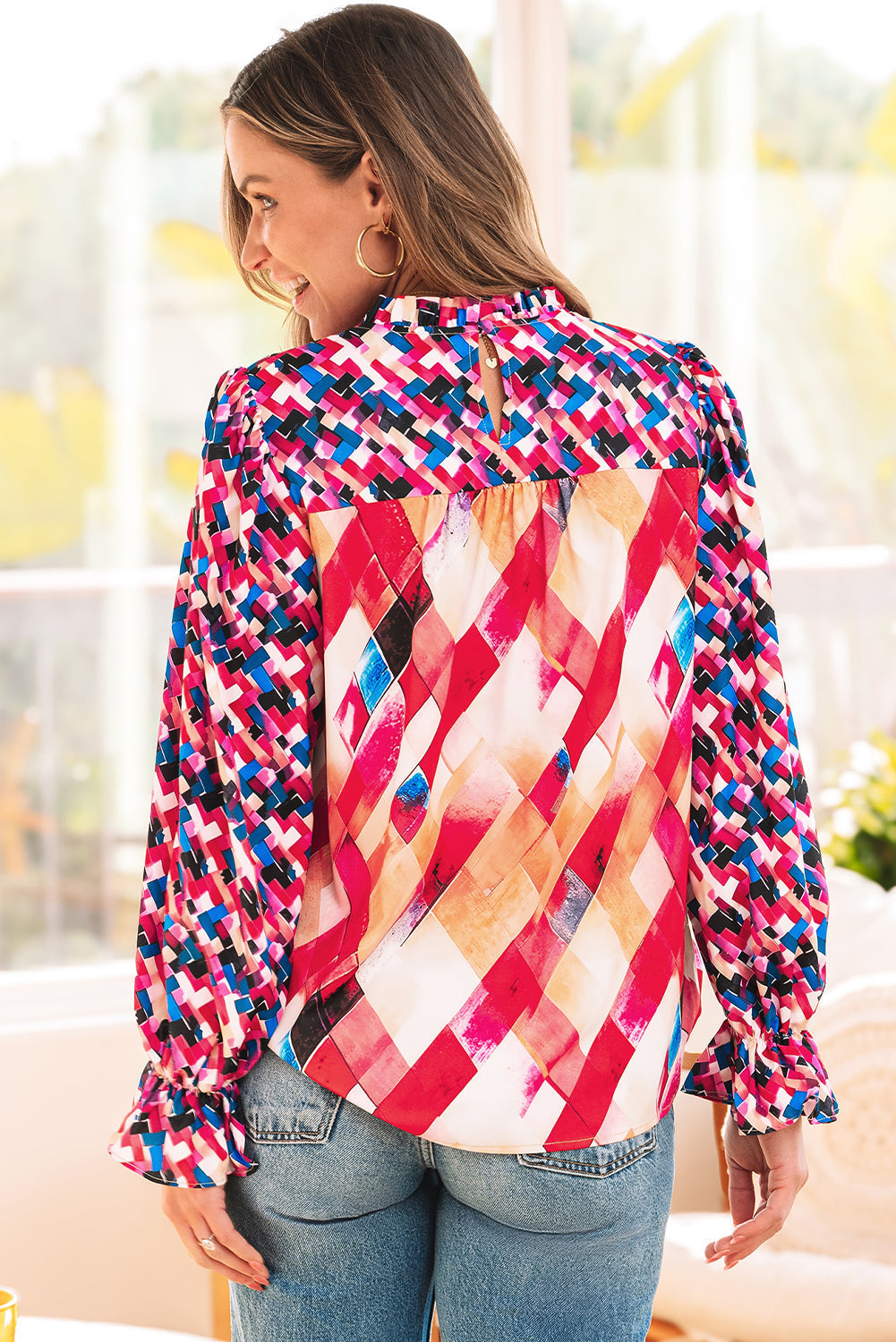 Chemisier à manches bouffantes et motifs géométriques abstraits en patchwork