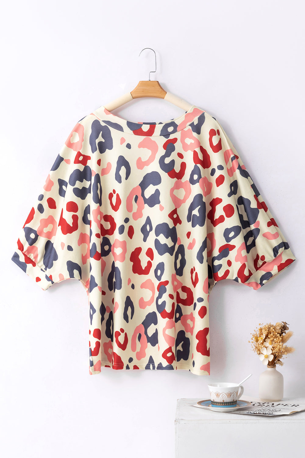 Blouse colorée à manches chauve-souris et imprimé léopard