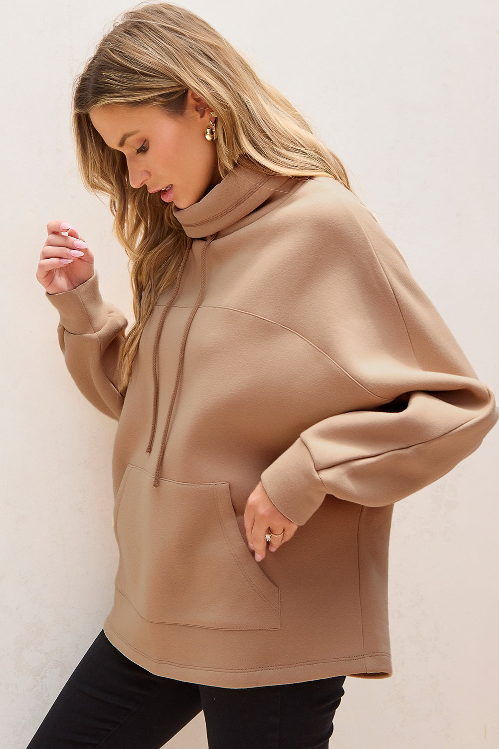 Sweat-shirt a col roulé et manches chauve-souris avec cordon de serrage