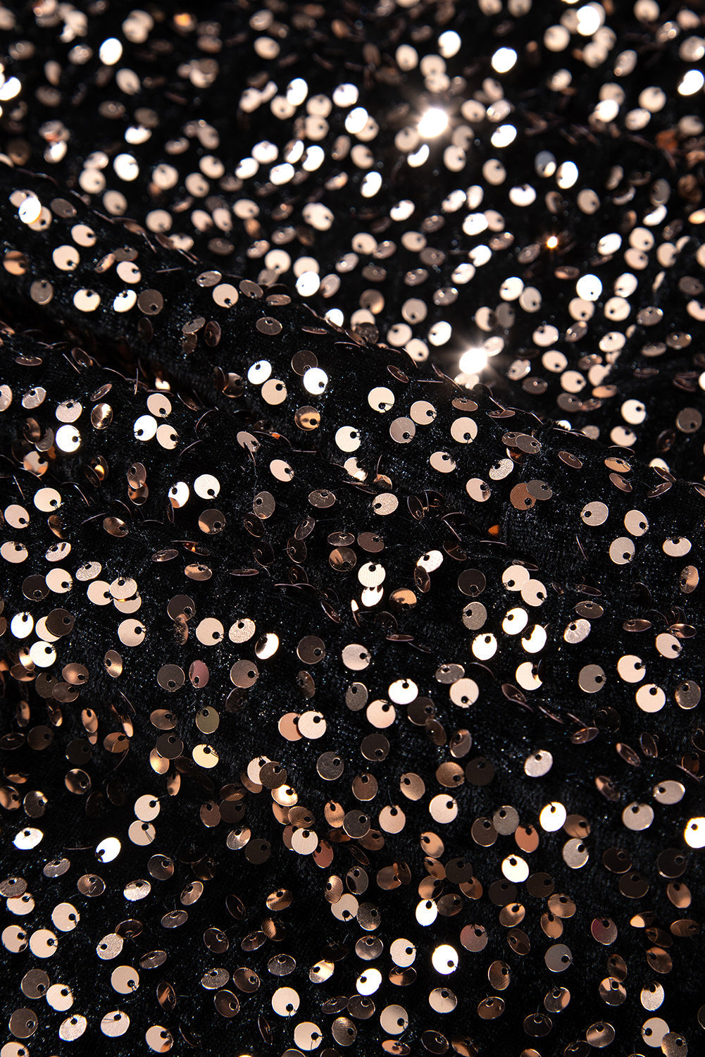 Robe moulante a manches longues et col rond a sequins
