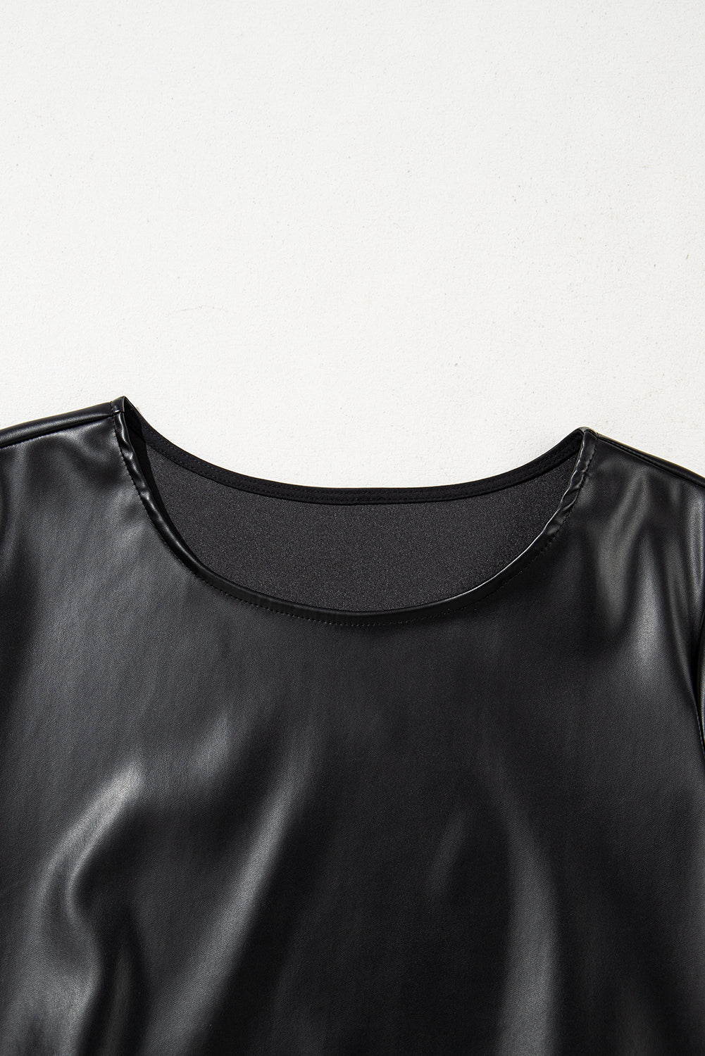 Robe t-shirt ample en similicuir