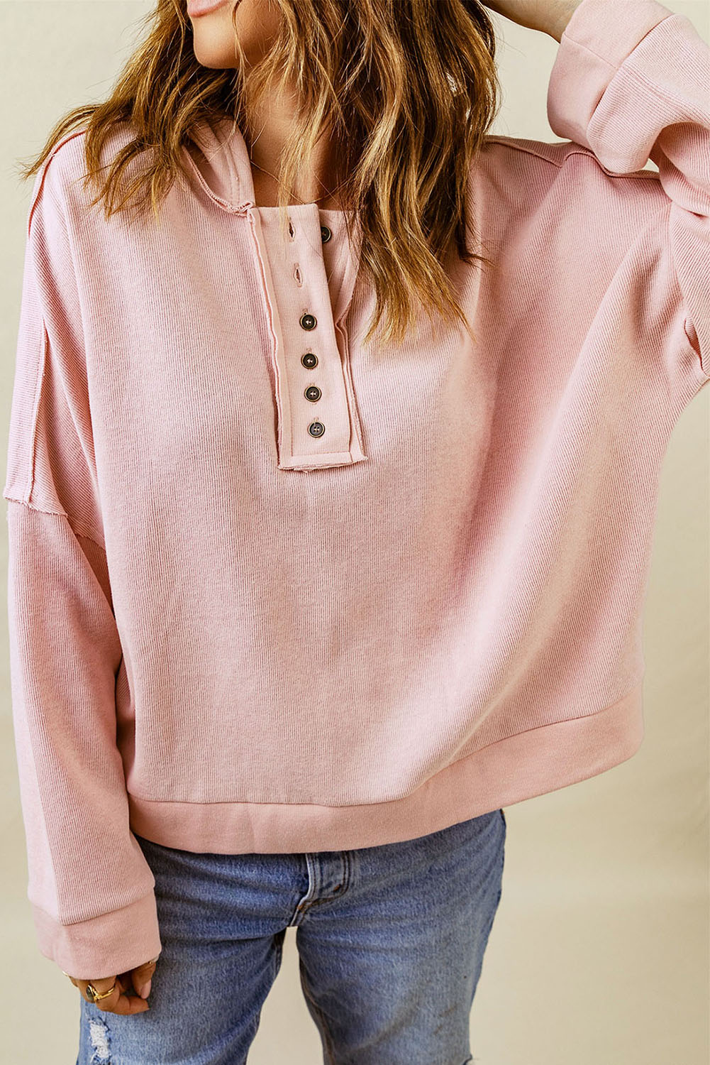 Sweat à capuche décontracté avec boutons et bordure en patchwork uni
