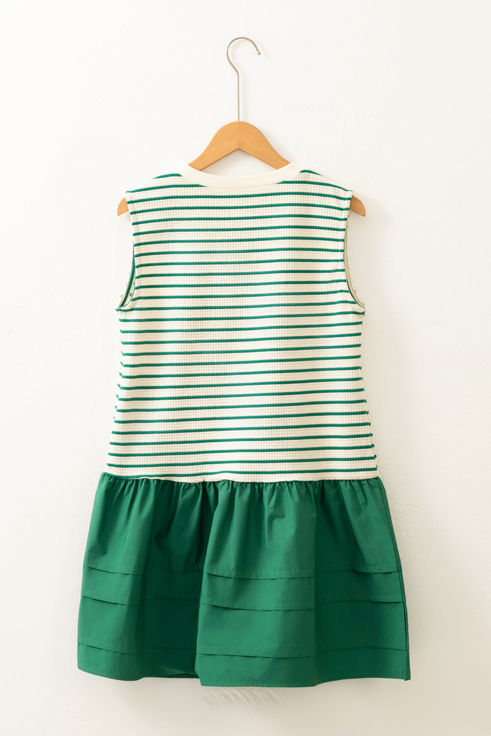 Mini-robe tissée sans manches à volants