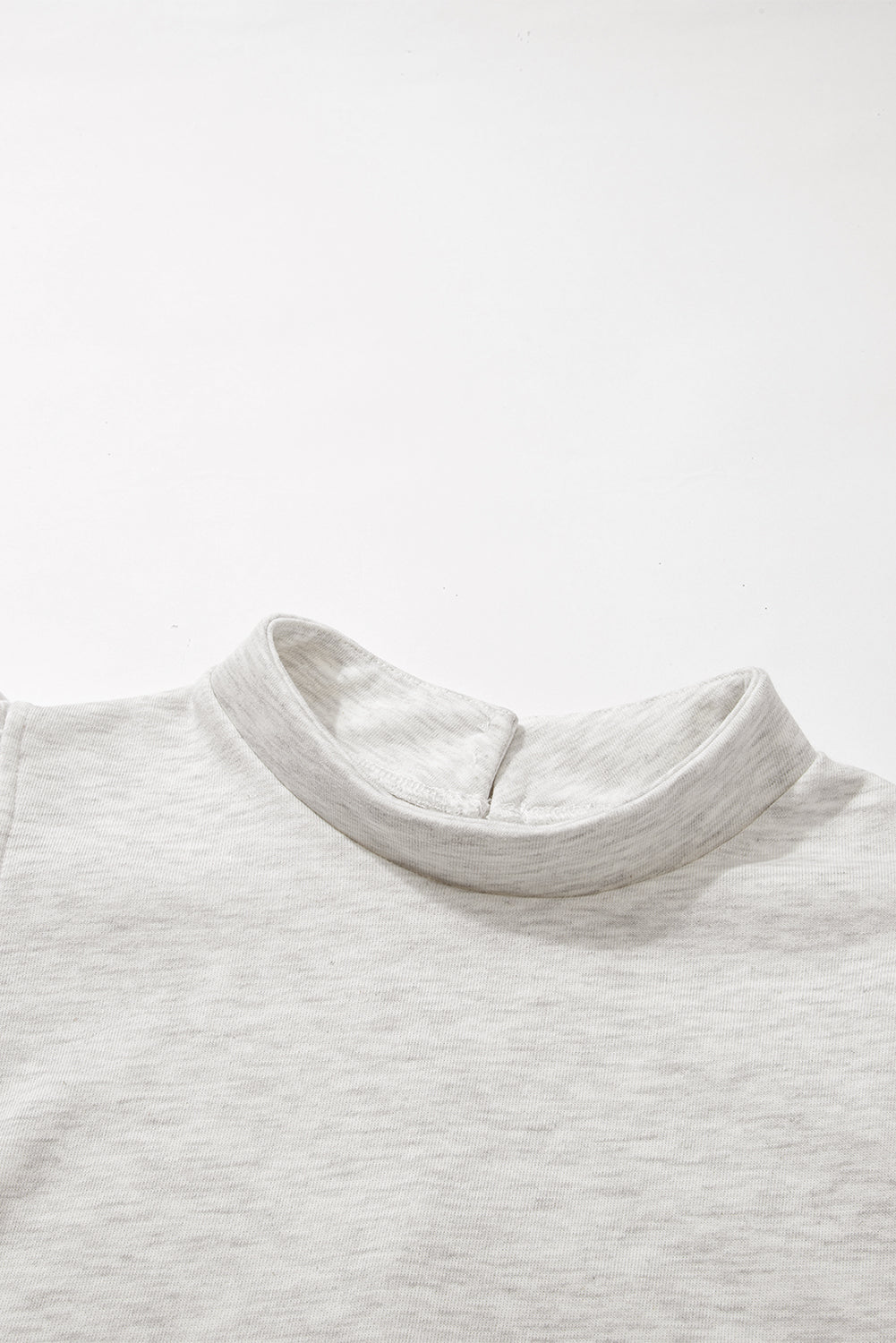 Robe droite à col ras du cou et manches flottantes