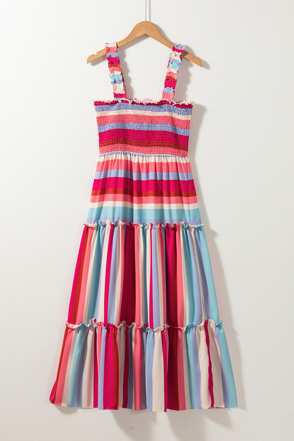 Robe longue smockée à volants et bretelles