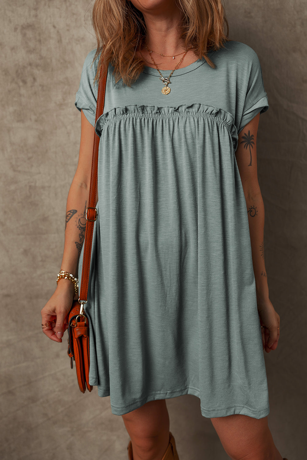 Robe t-shirt à col rond et coutures froncées