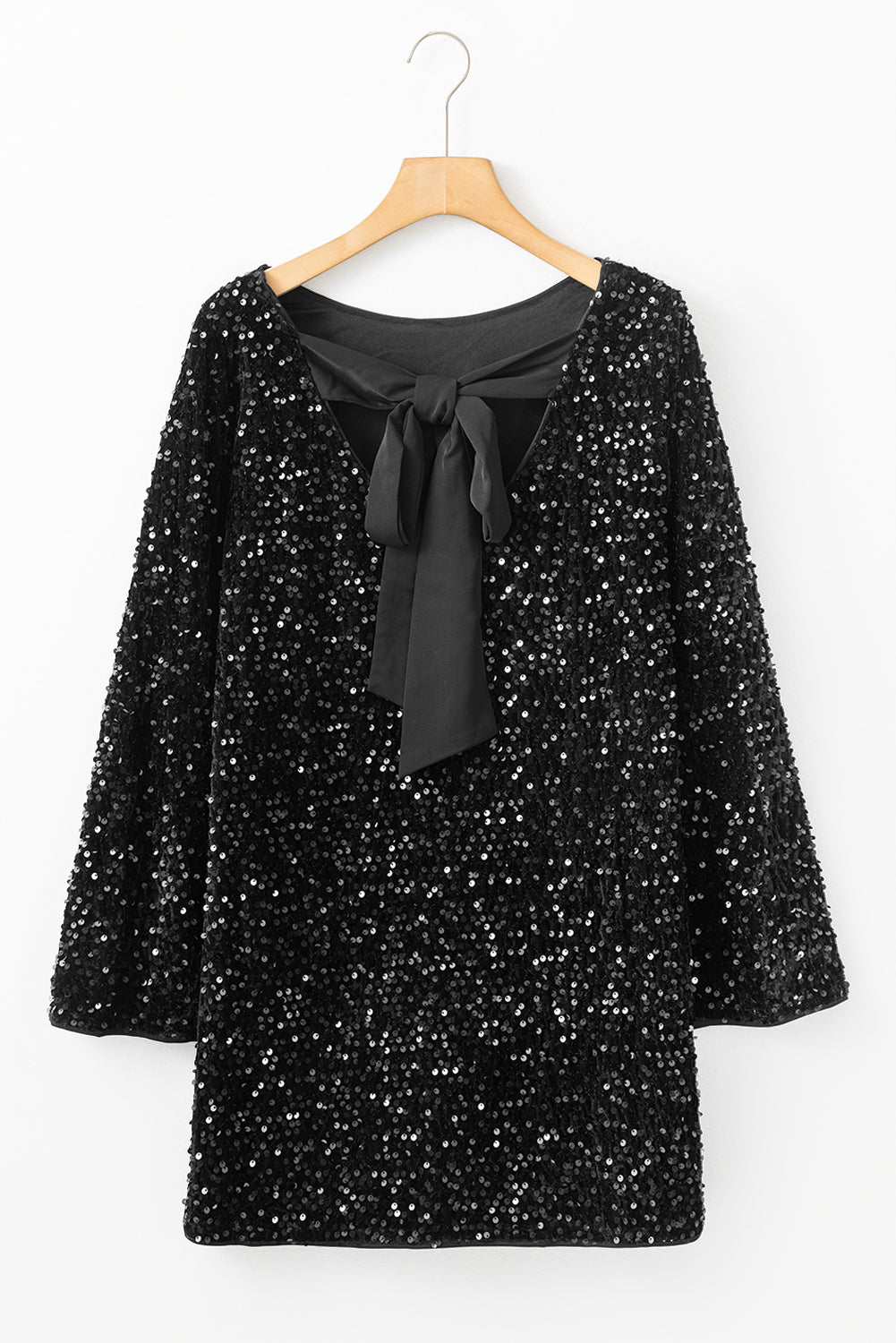 Mini-robe a paillettes et manches longues avec nœud découpé dans le dos