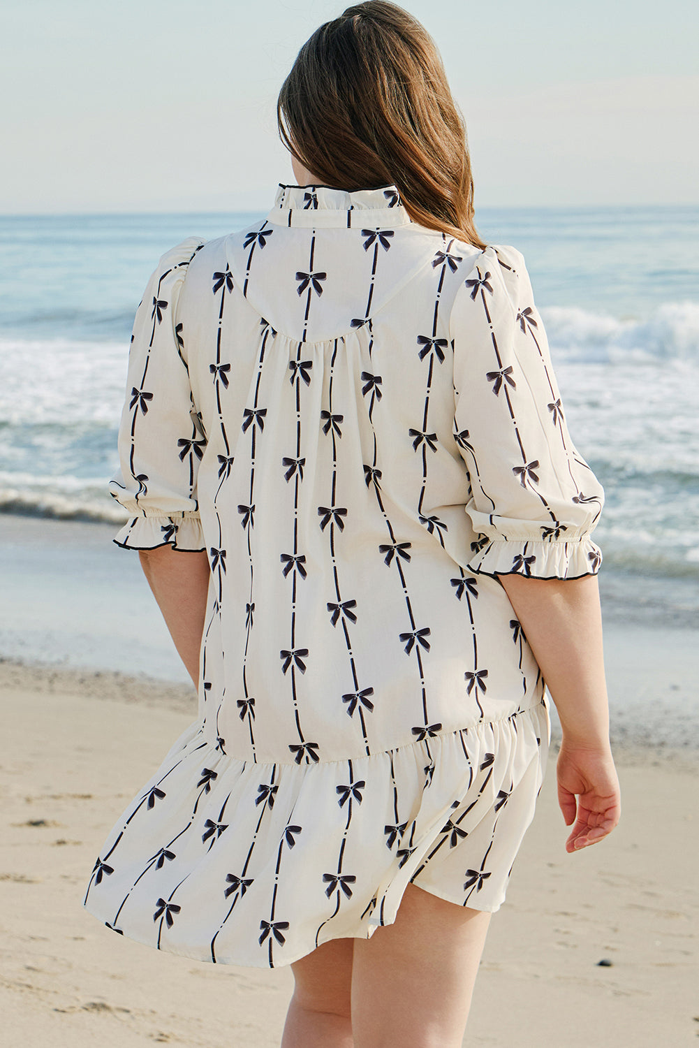 Mini-robe grande taille à volants et manches bouffantes imprimées avec nœud