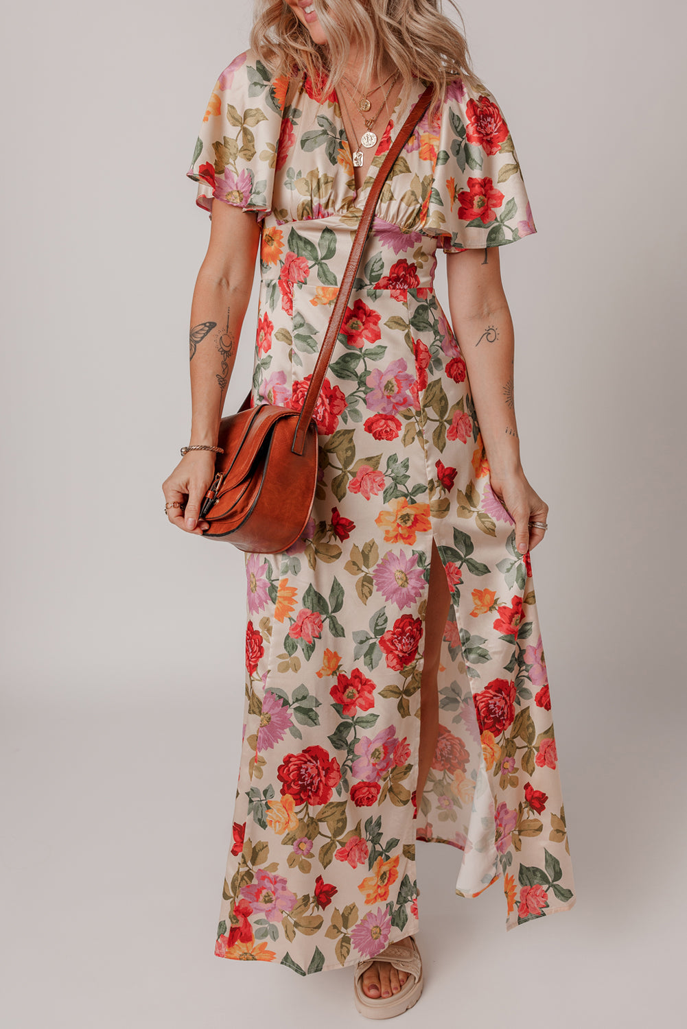 Robe longue fendue à fleurs vintage, col en V, manches courtes et lien au dos