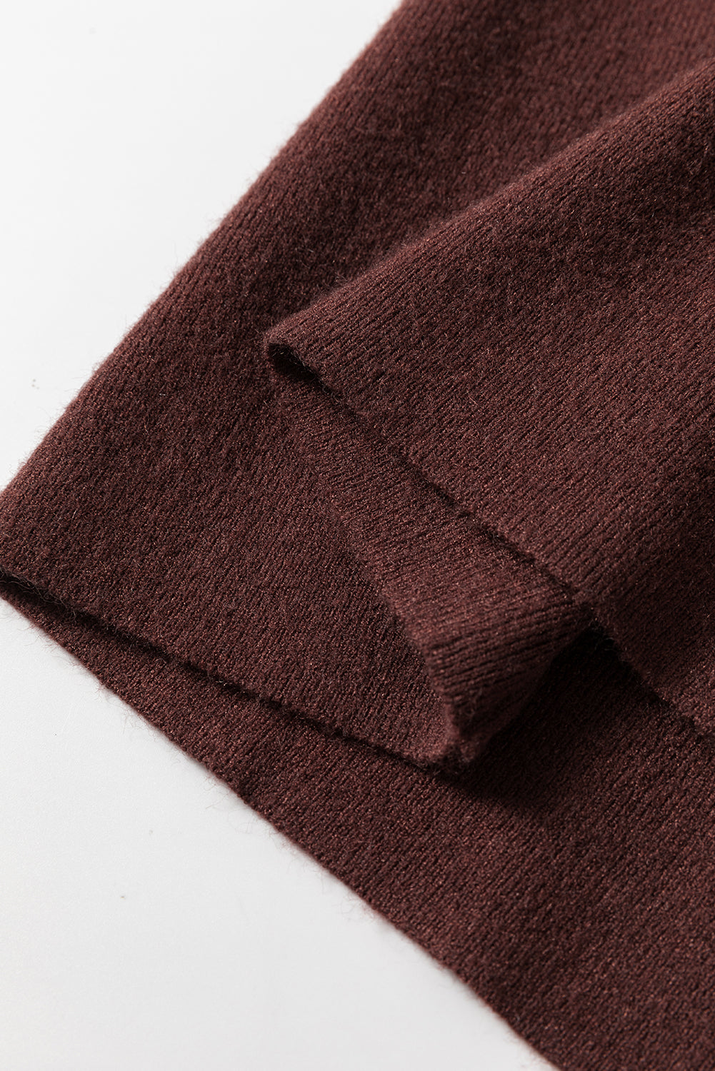 Robe pull coupe slim a col montant et fente latérale