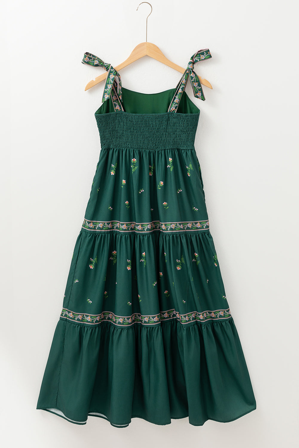 Robe longue à volants et bretelles nouées à fleurs dans le dos