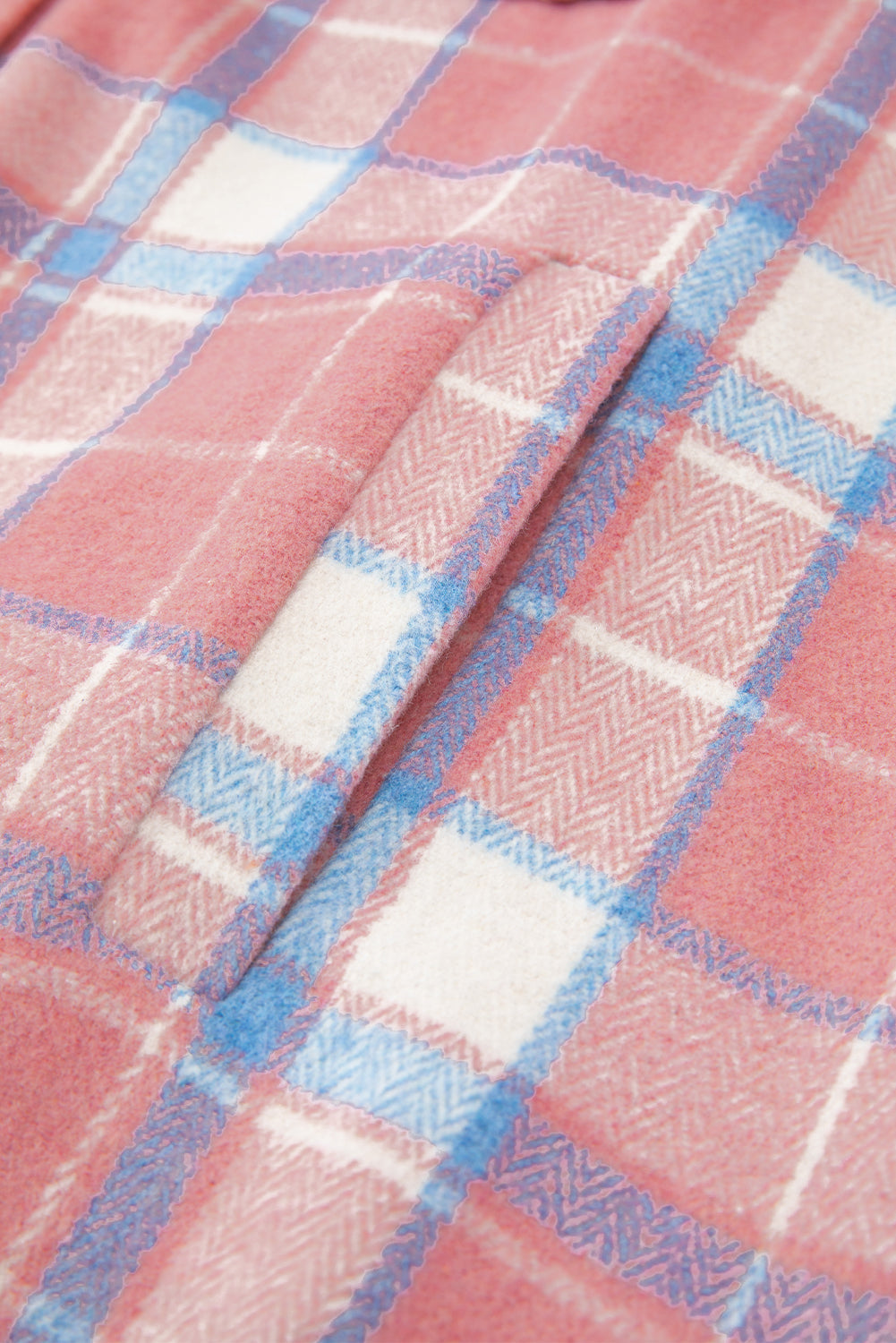 Veste boutonnée avec poche à rabat et carreaux