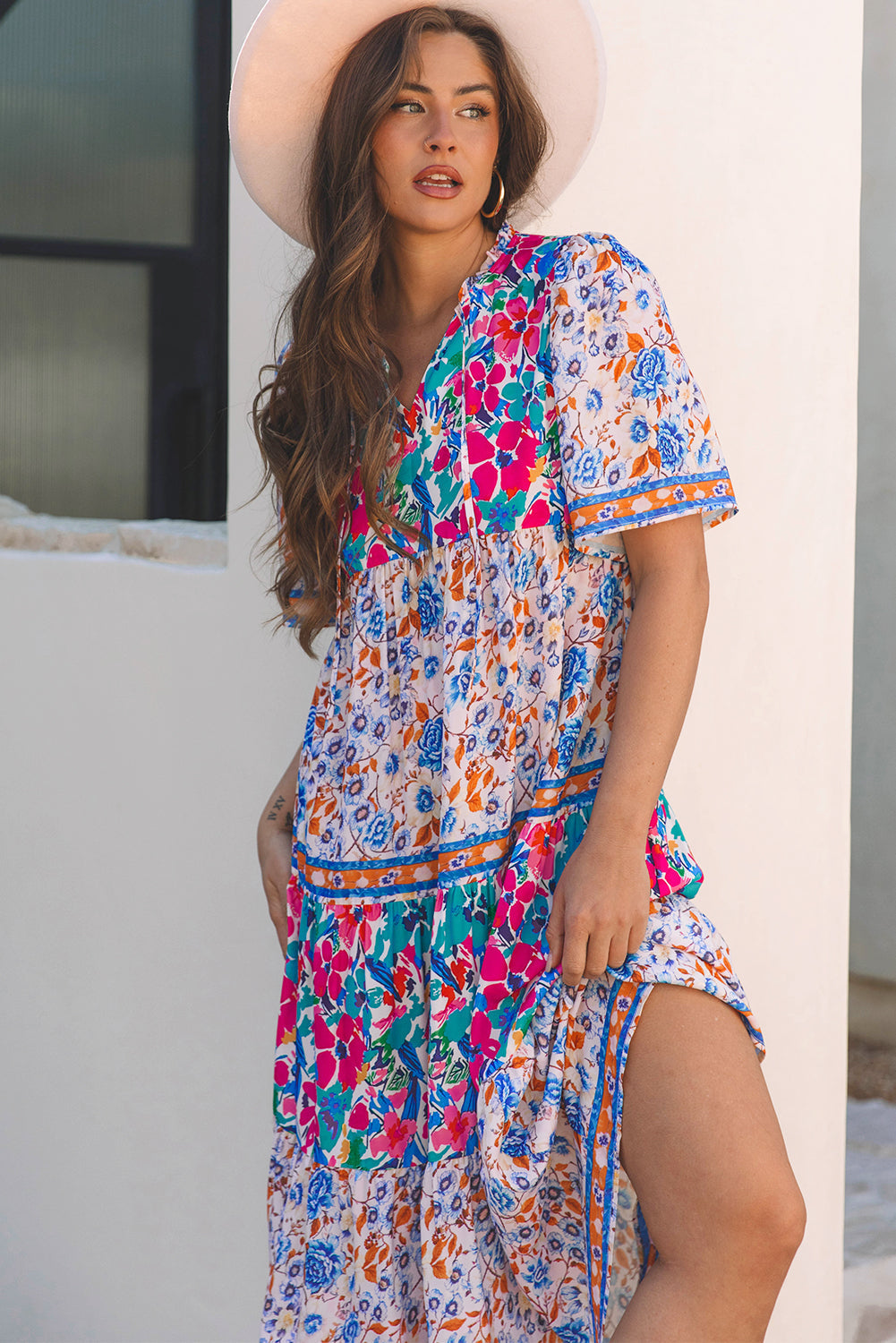Robe à manches courtes et col fendu avec imprimé floral mixte