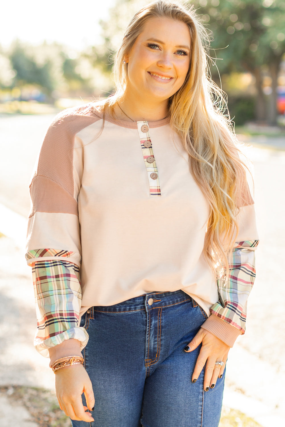 Haut Henley superposé a carreaux et patchwork de grande taille