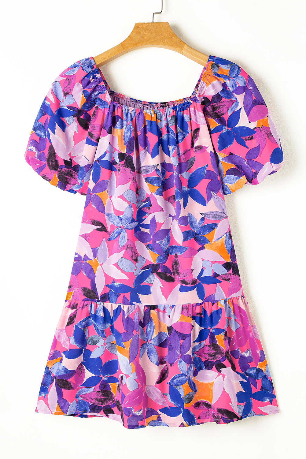 Robe à volants à manches courtes bouffantes et imprimé floral violet