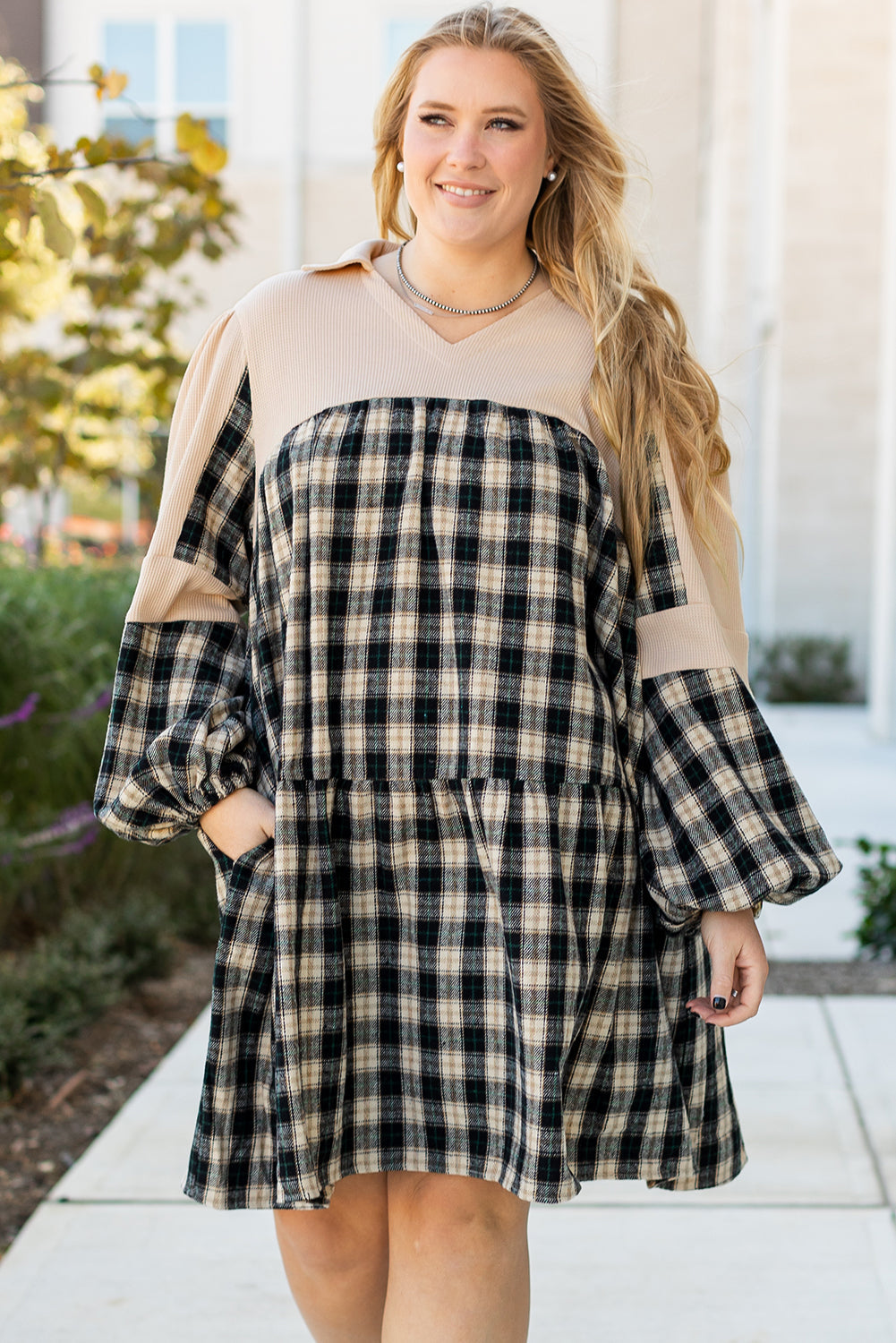 Mini-robe a carreaux en tricot gaufré avec col en V et col en V, grande taille