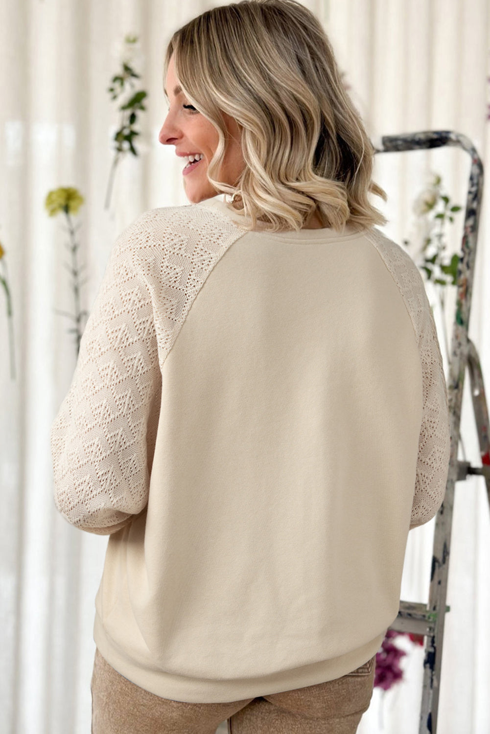 Haut pull à manches raglan et patchwork en tricot à œillets
