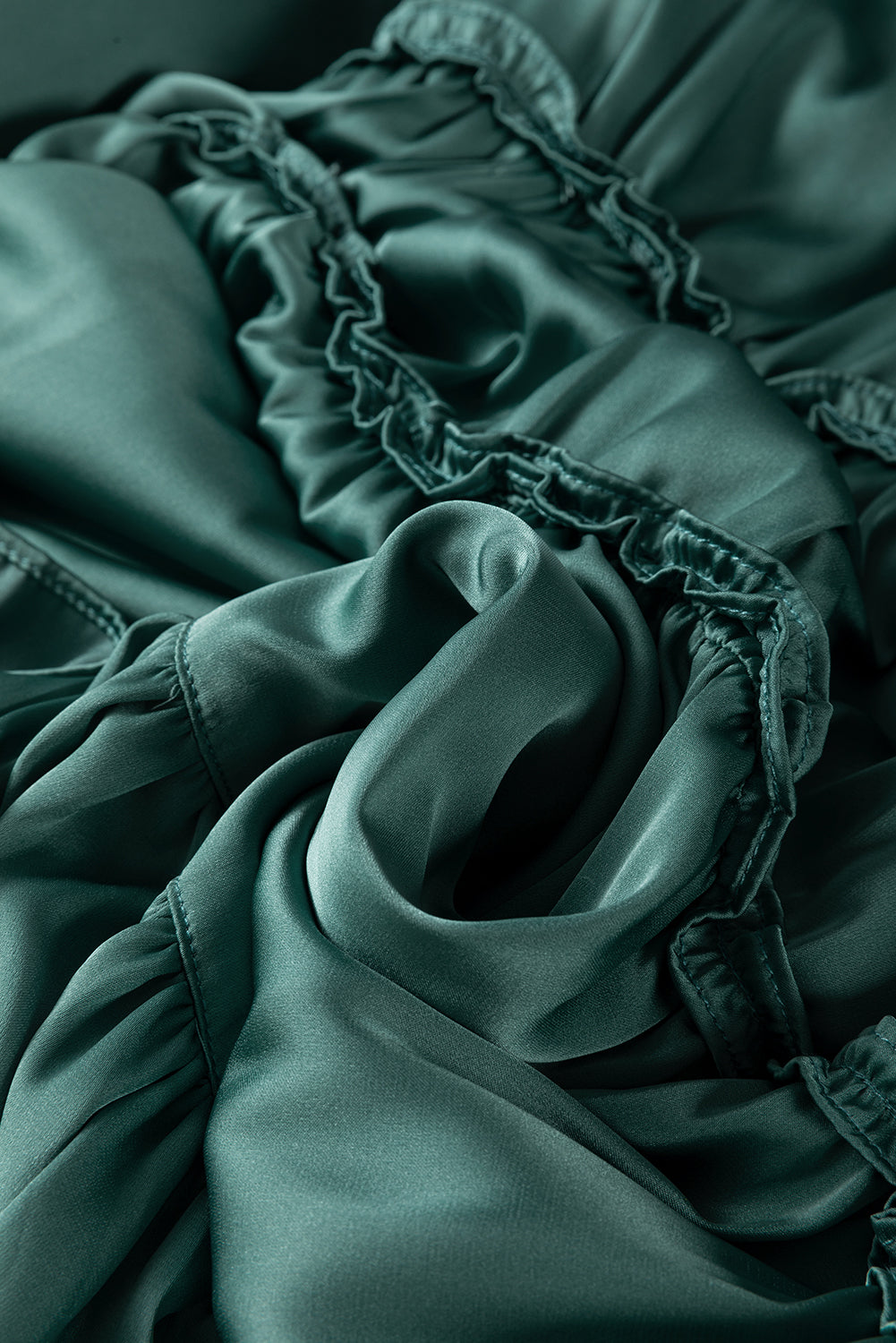 Mini-robe ample a volants et manches bouffantes