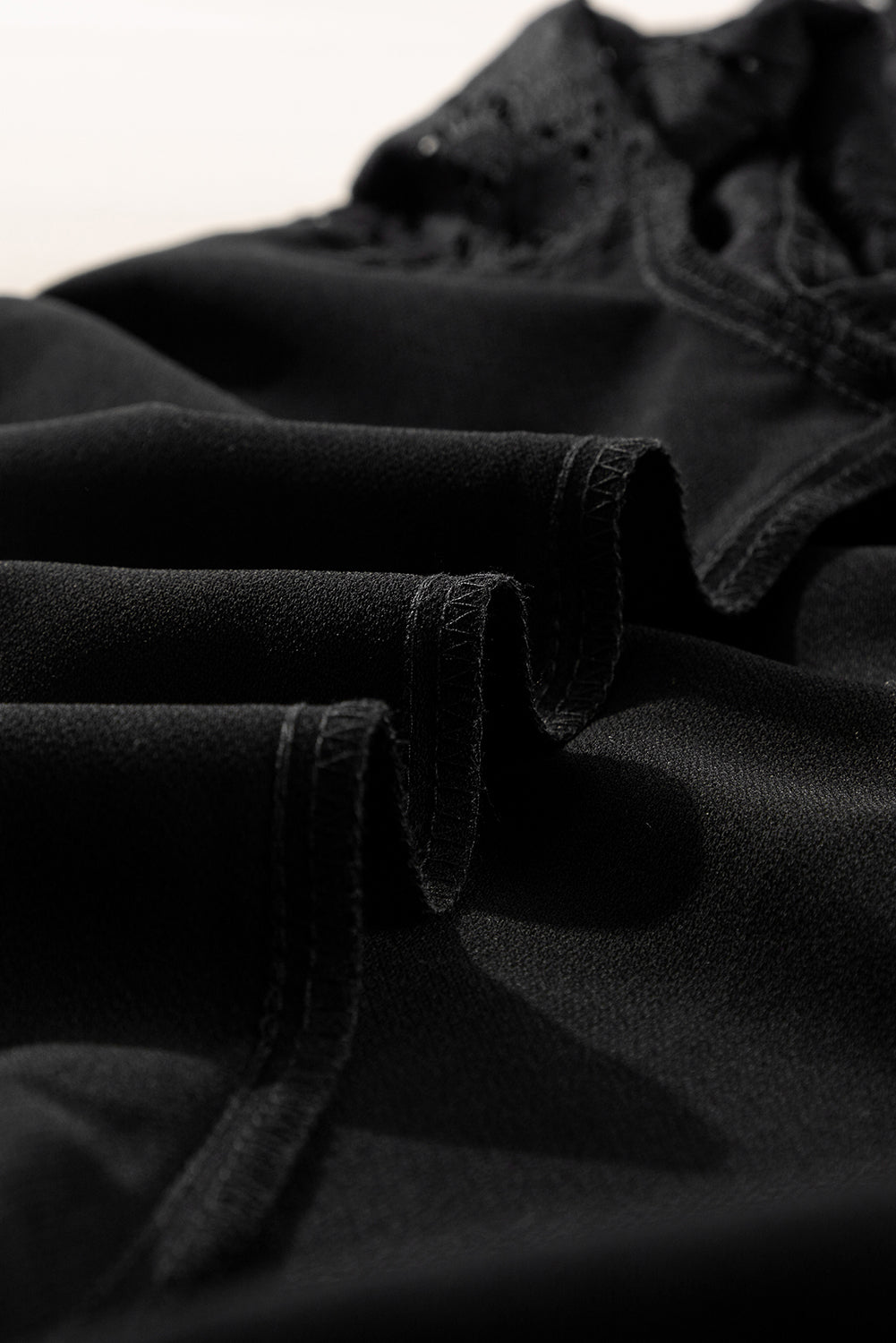 Haut a manches longues et col rond en dentelle au crochet