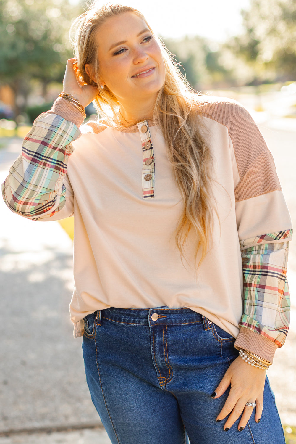 Haut Henley superposé a carreaux et patchwork de grande taille