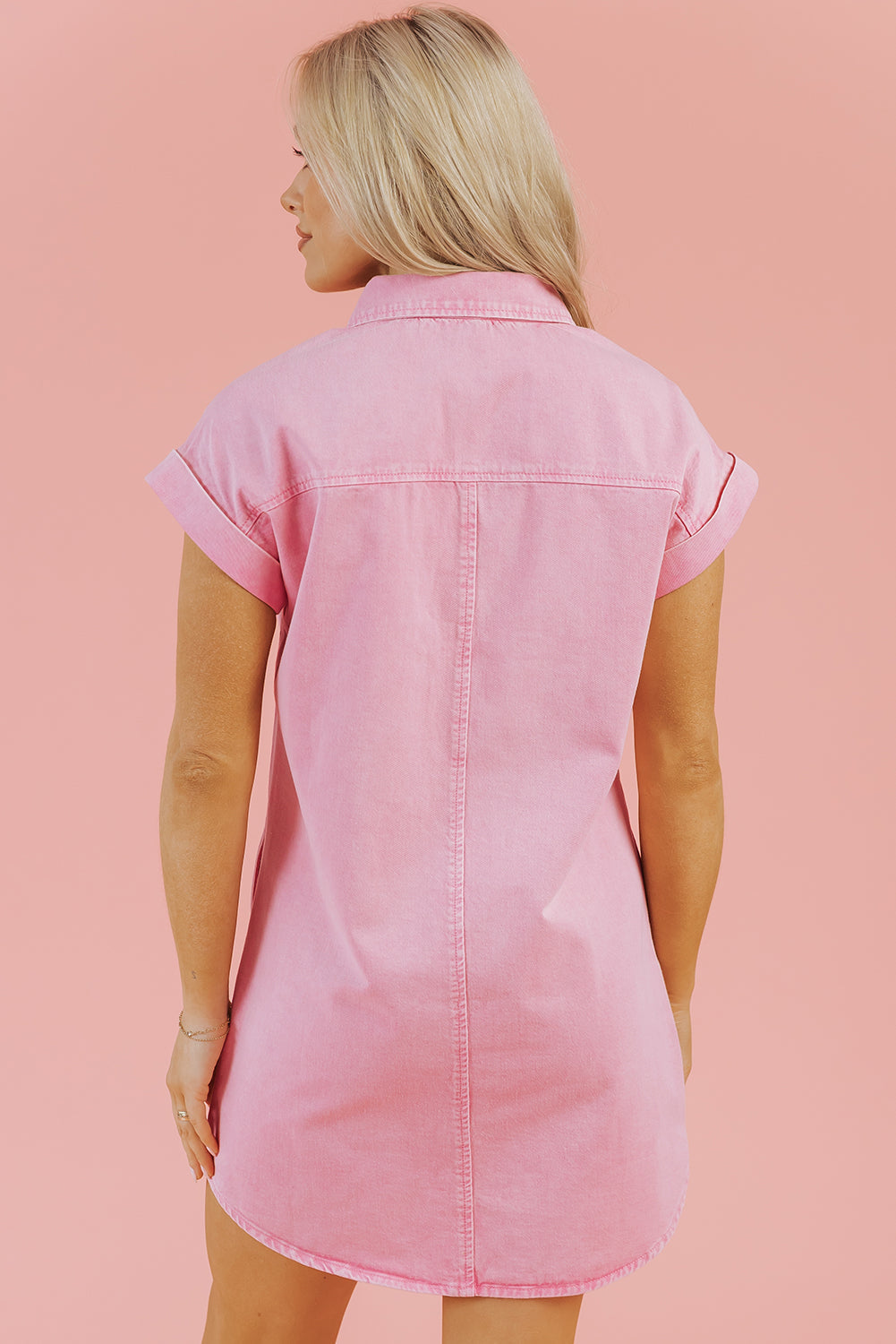 Robe chemise en jean à manches courtes et double poche poitrine