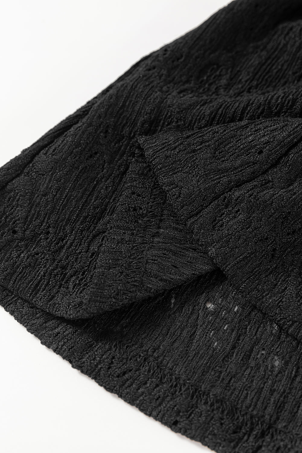 Mini-robe droite boutonnée en dentelle au crochet et col carré