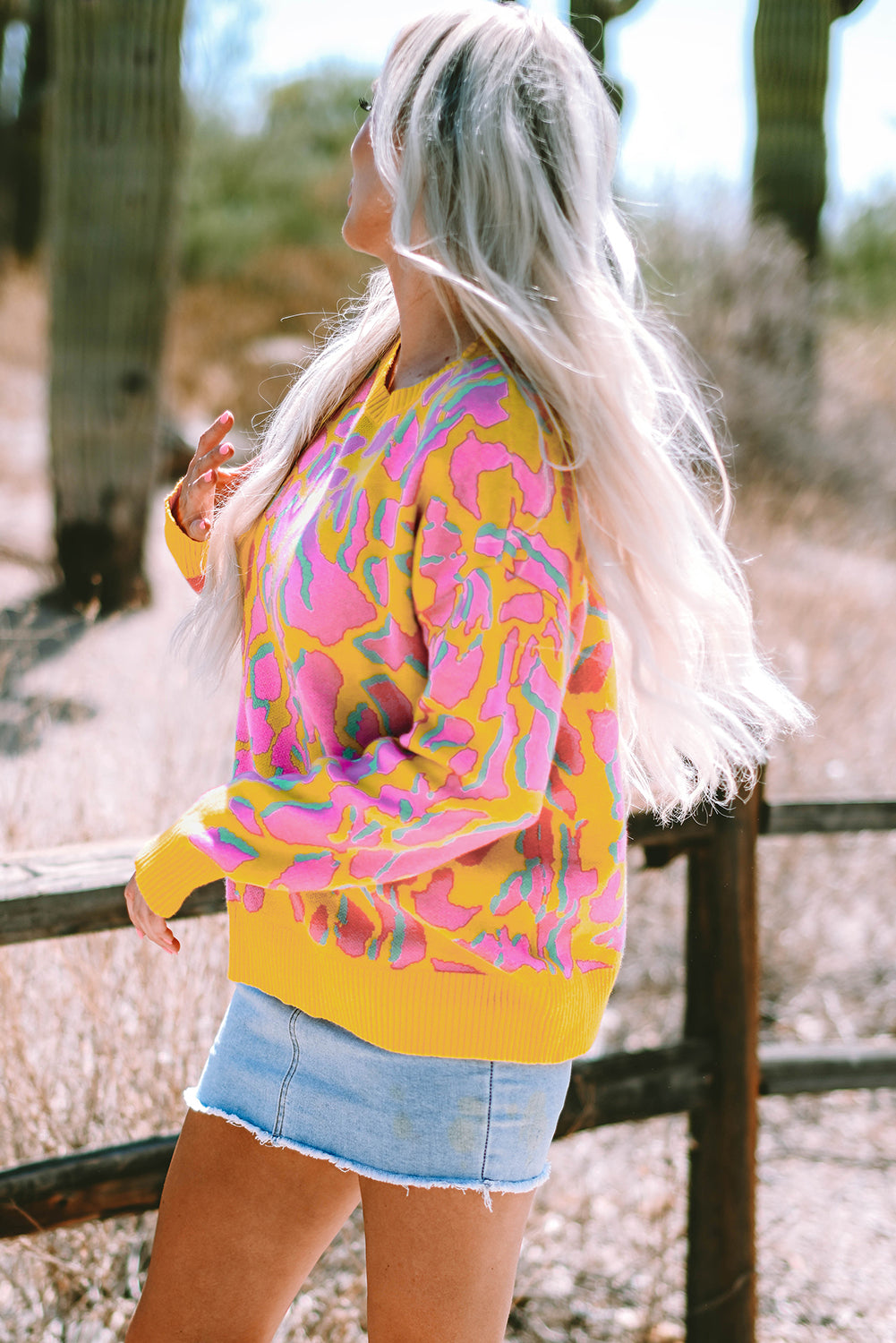 Pull ample a bordure côtelée et imprimé abstrait