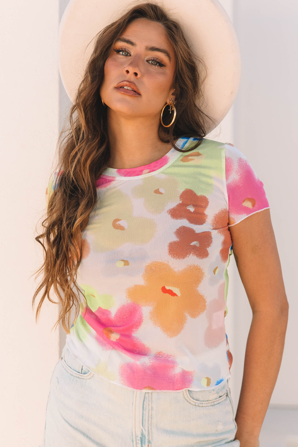 T-shirt court en maille fleurie avec bordure en laitue