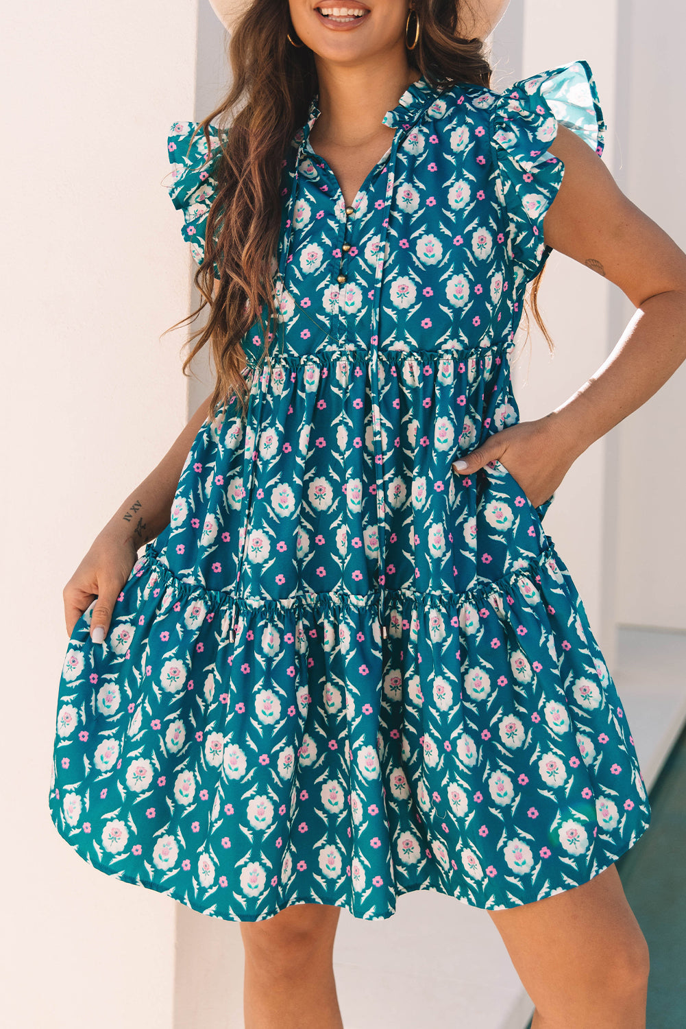 Robe à imprimé floral rétro, col fendu, volants, manches courtes