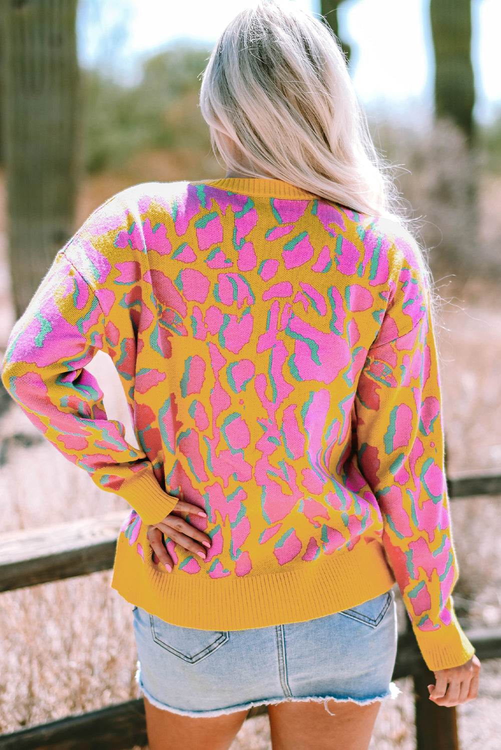 Pull ample a bordure côtelée et imprimé abstrait