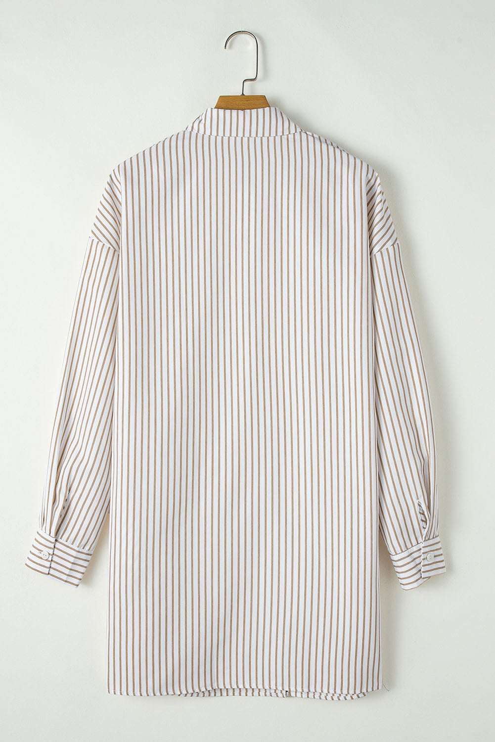 Mini-robe chemise boutonnée a manches longues