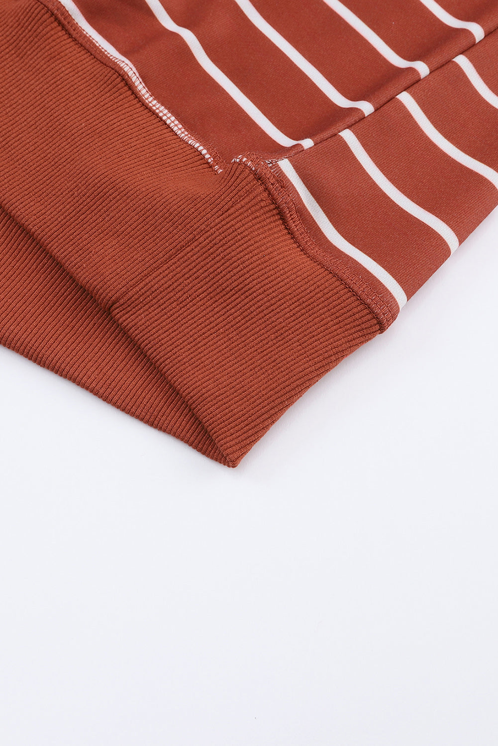 Haut à manches longues à bordure cotelée imprimé rayé rouge