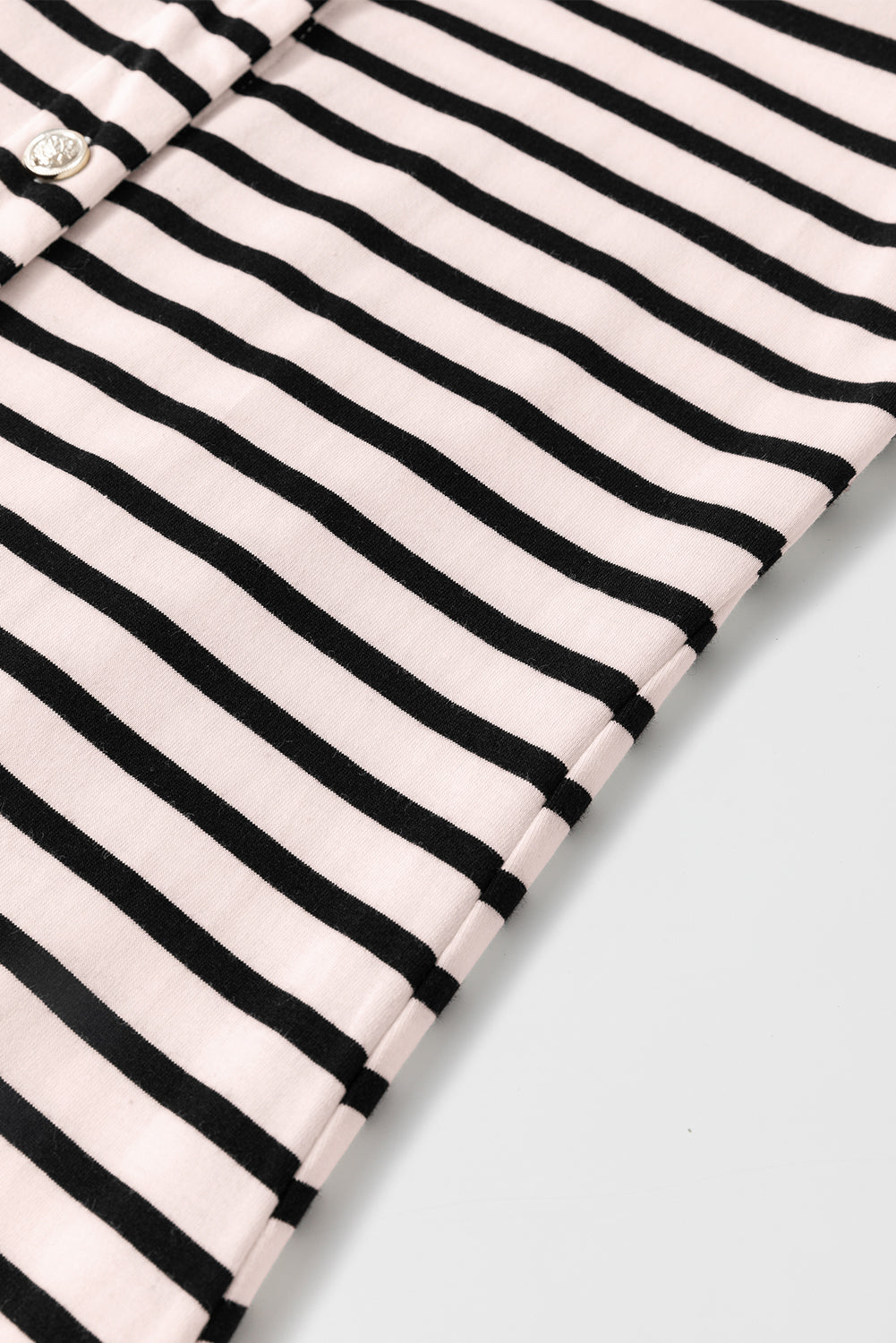 Robe longue boutonnée sans manches à imprimé rayé blanc