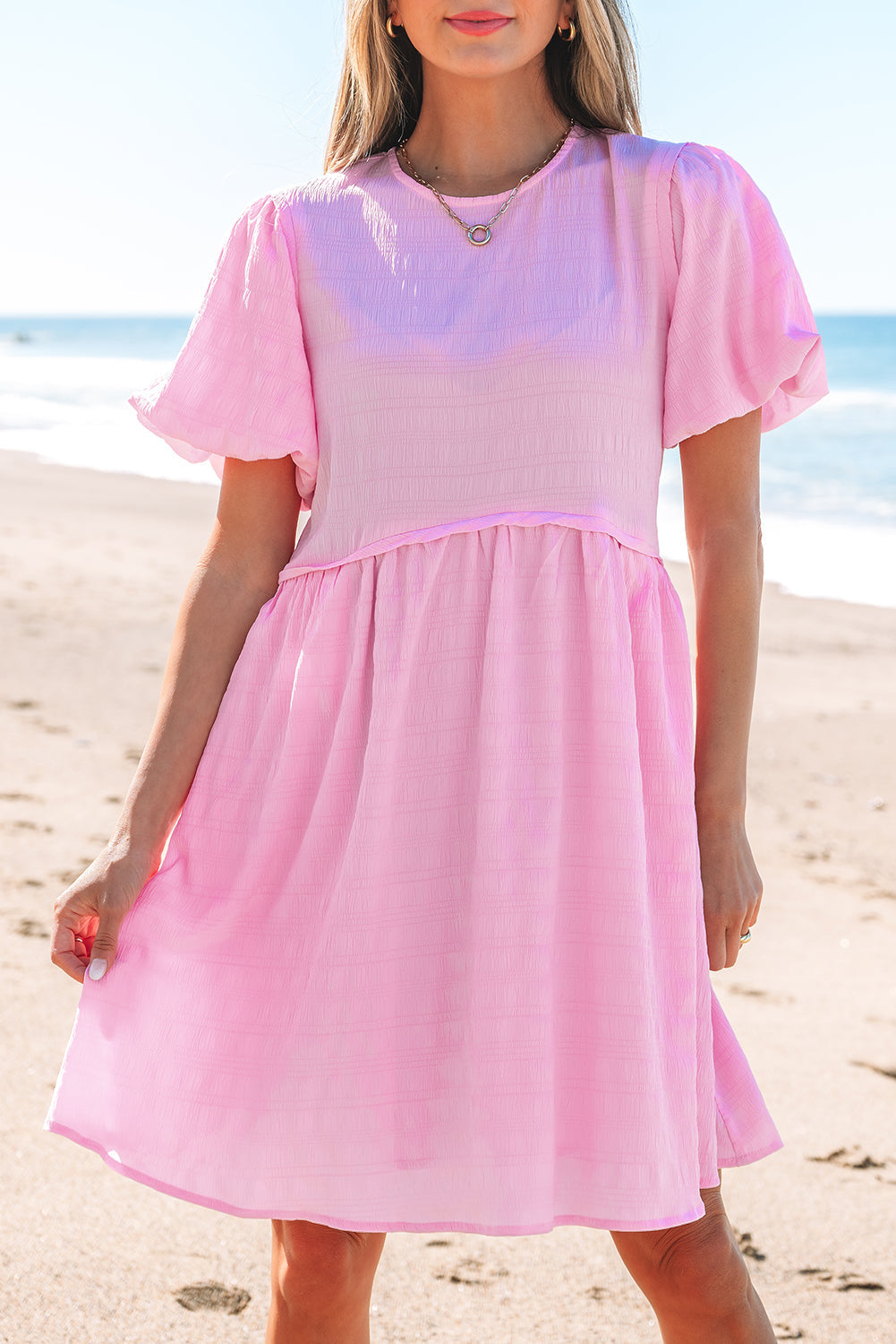 Mini-robe taille haute texturée à manches bouffantes