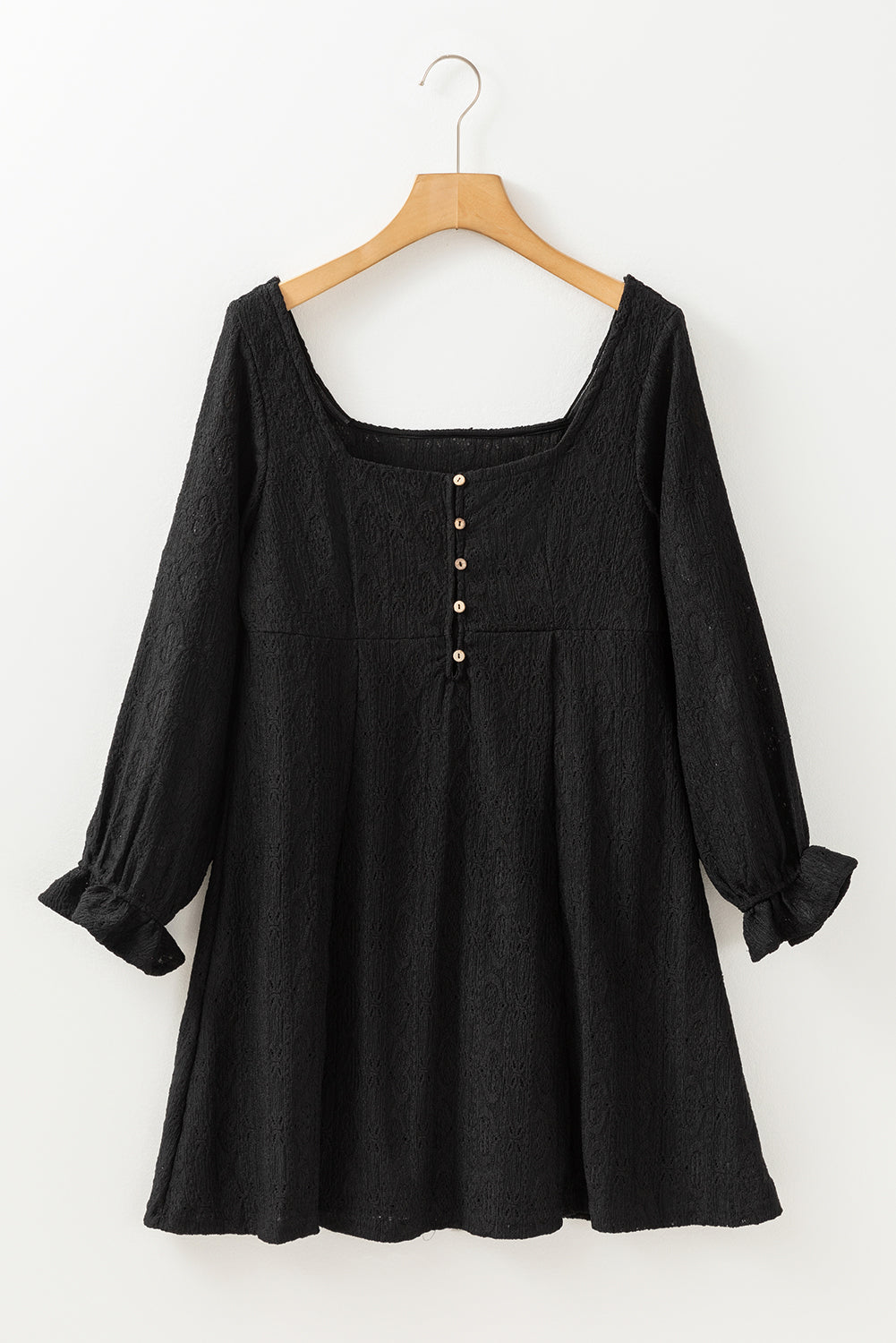 Mini-robe droite boutonnée en dentelle au crochet et col carré