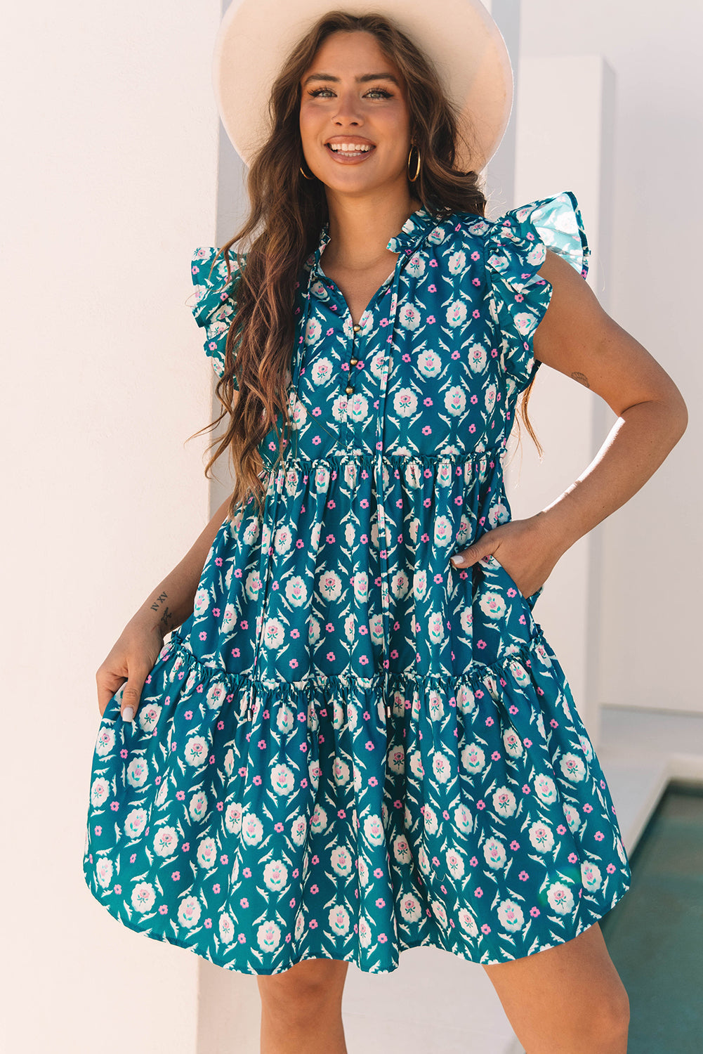Robe à imprimé floral rétro, col fendu, volants, manches courtes