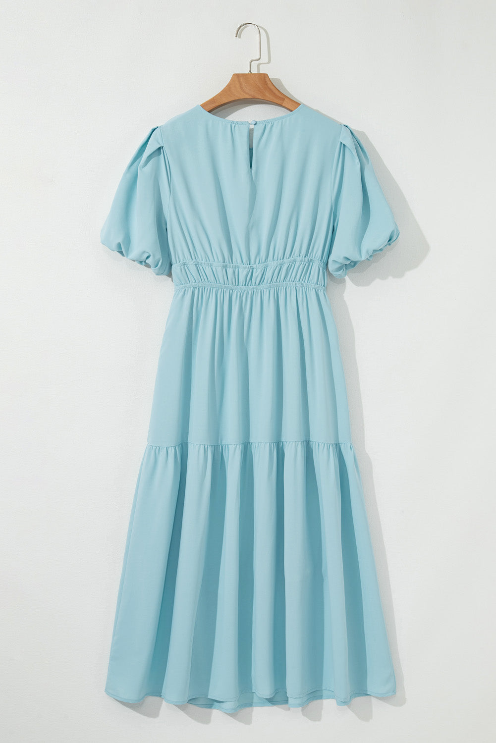 Robe mi-longue fluide plissée à manches bouffantes et taille haute