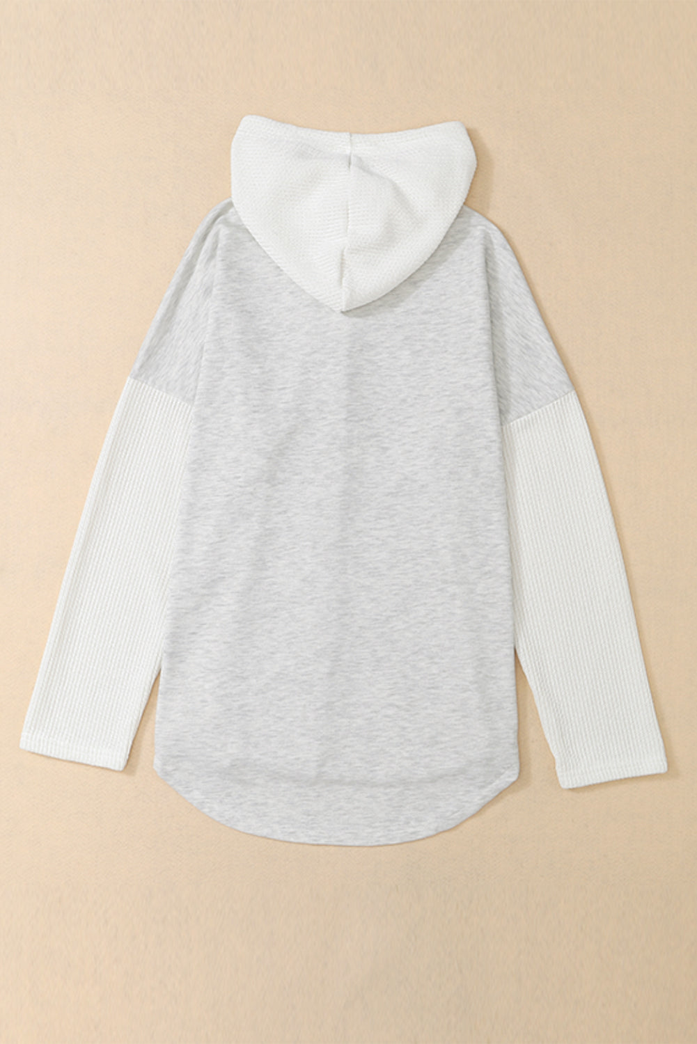 Veste à capuche boutonnée à manches tricotées contrastées