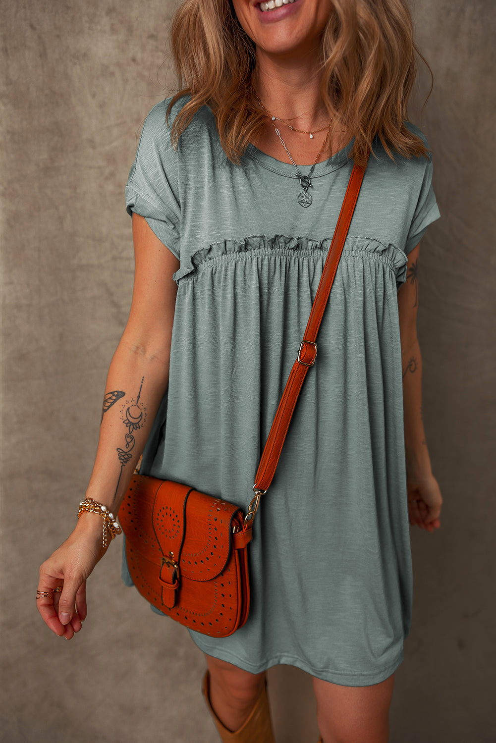 Robe t-shirt à col rond et coutures froncées